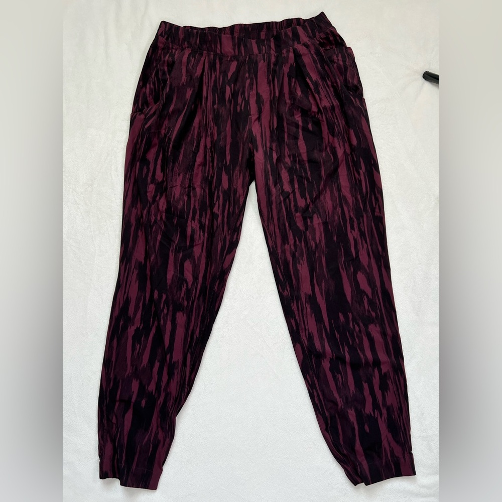 lululemon athletica Burgundy Patterned Joggers Size M